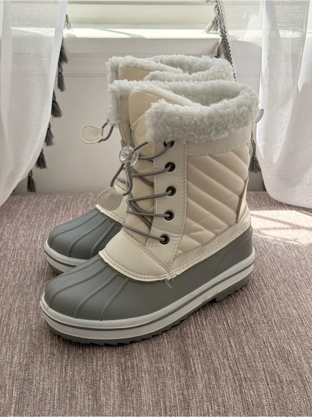 Girl’s Insulated Winter Boot - Ivory and Gray - Size 3